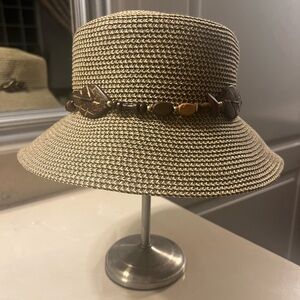 Karen Keith hat with detailed trim, 75% paper and 25% polyester. Size M